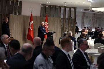 Bakan G&uuml;ler, iftarda OYAK personeli ile bir araya geldi
