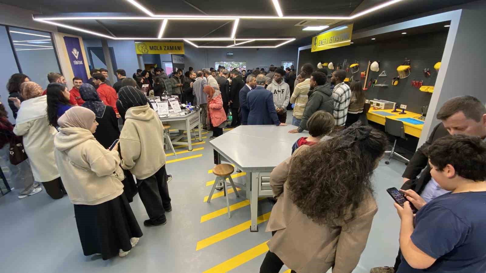 Hitit &Uuml;niversitesi Milli Teknoloji At&ouml;lyesi t&ouml;renle kaplarını &ouml;ğrencilere a&ccedil;tı
