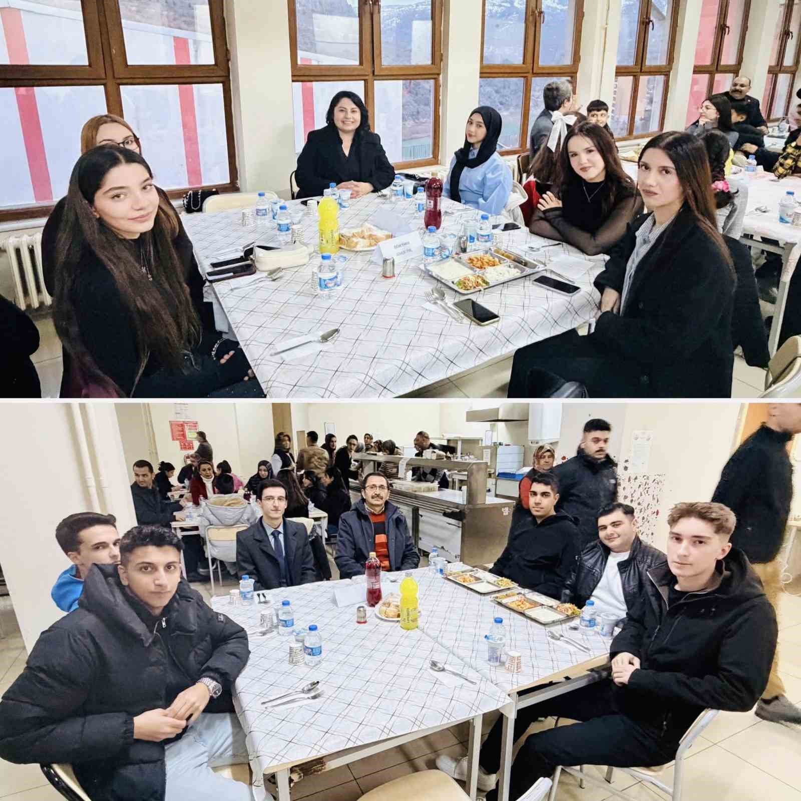 Kemaliye&rsquo;de &ouml;ğrencilerle iftar programı d&uuml;zenlendi
