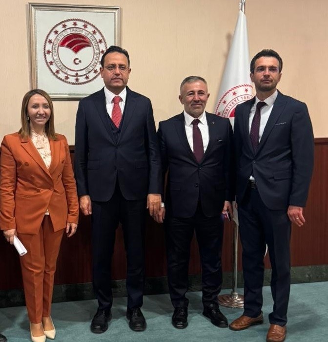 AK Partili belediye başkanları il&ccedil;elerin talepleri bakanlıklara taşıdı
