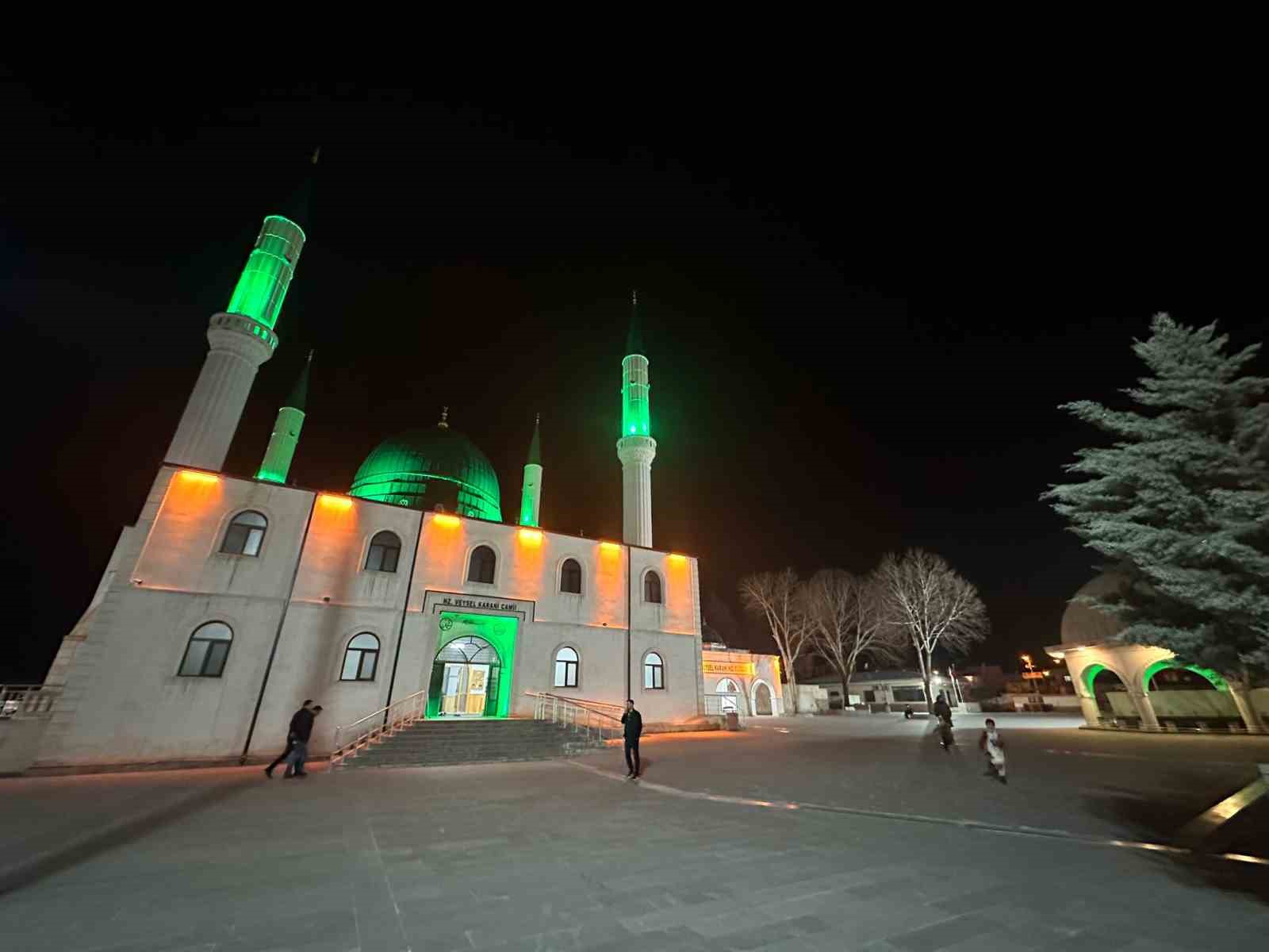 Ramazan&rsquo;da Veysel Karani T&uuml;rbesi&rsquo;ne ziyaret&ccedil;i akını
