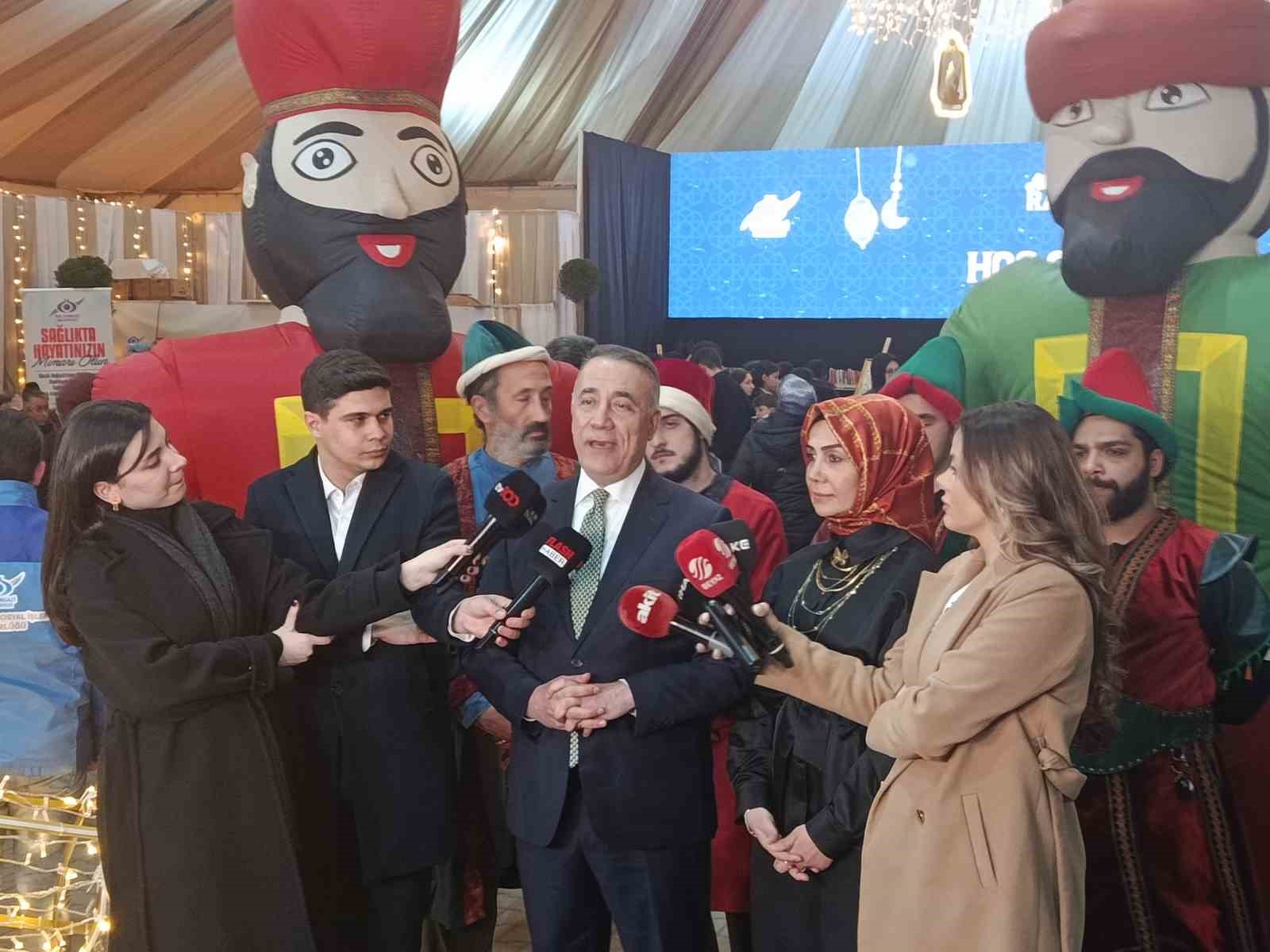 Eşref Ziya Sultangazi&rsquo;de ezgileriyle g&ouml;n&uuml;llere dokundu
