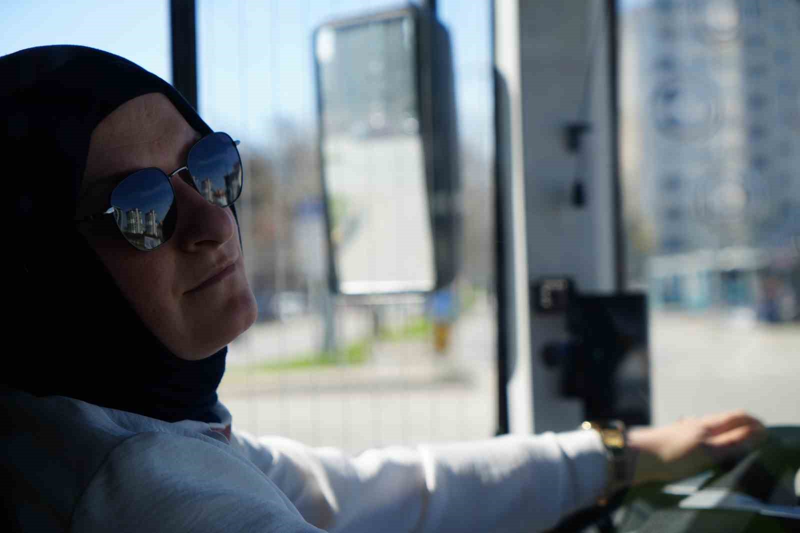 Direksiyonda kadın g&uuml;c&uuml;: Samsun&rsquo;da yolcuları kadın şof&ouml;rler taşıyor
