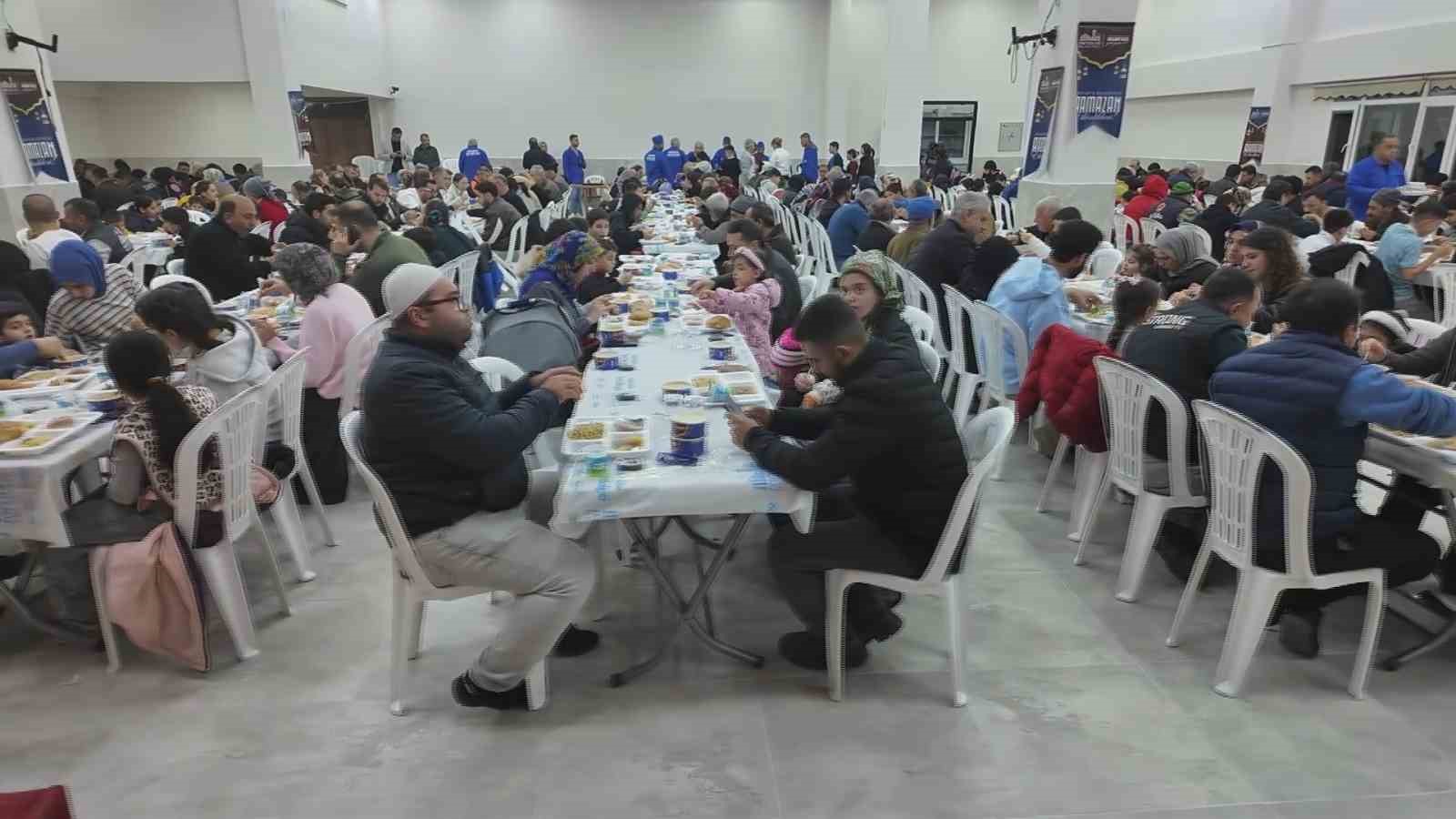 Antakya Belediyesi, Ramazan ayı boyunca her g&uuml;n bin kişiye iftar veriyor
