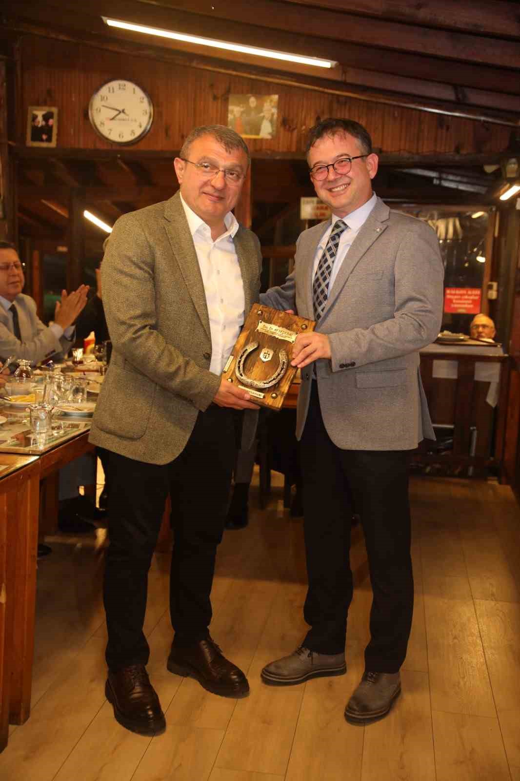 &Ccedil;erkes k&uuml;lt&uuml;r&uuml;ne destek veren isimlere "dostluk" vefası
