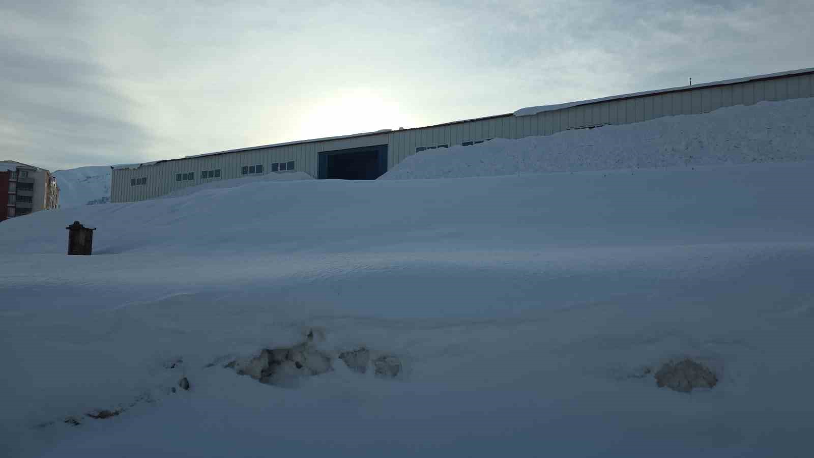 Bitlis&rsquo;te soğuk hava etkisini s&uuml;rd&uuml;r&uuml;yor
