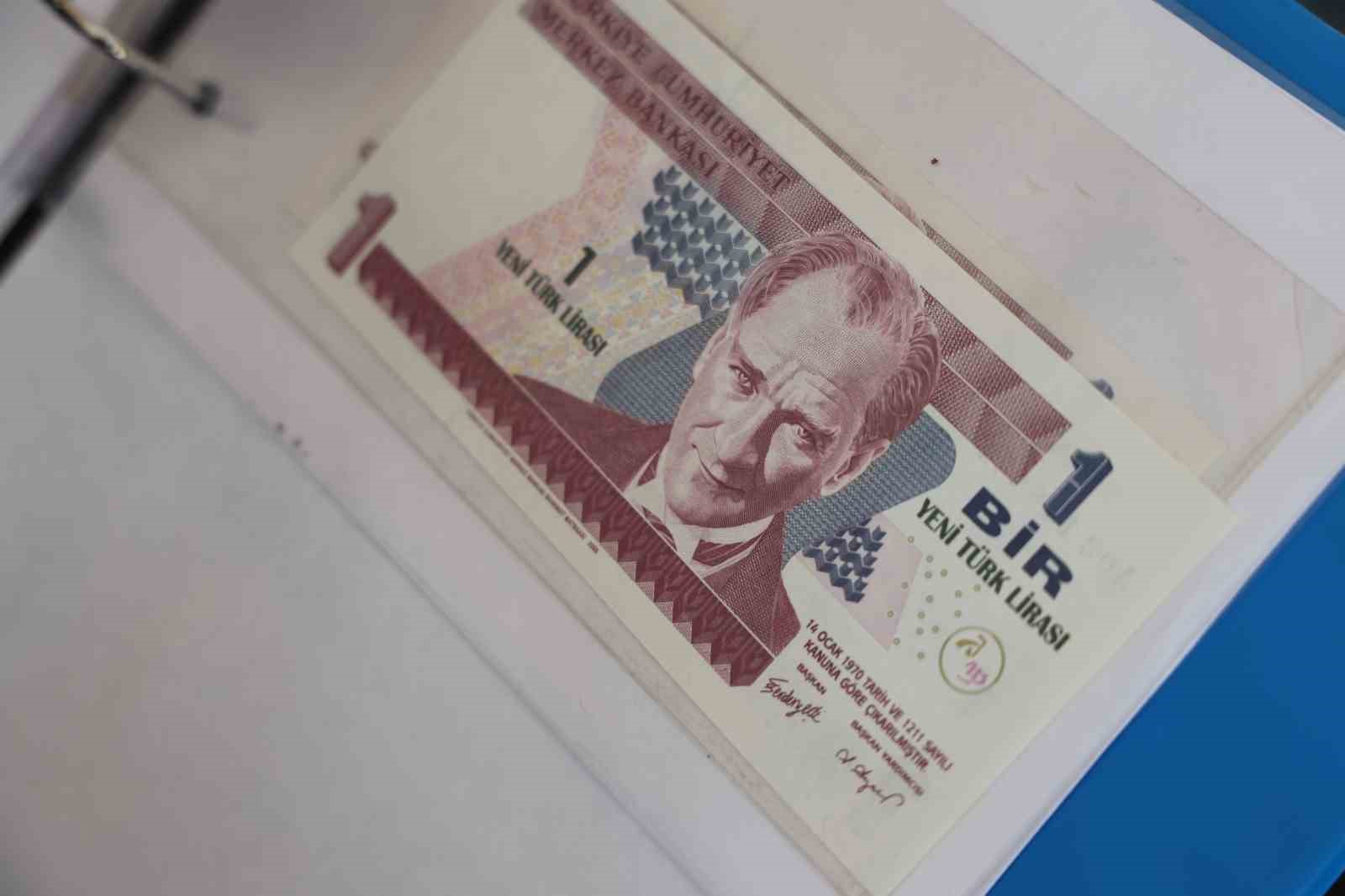Beş kıtadan 75 &uuml;lkenin banknotunu derleyen &ouml;ğretmen yok olan devletleri unutturmuyor
