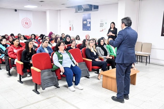 Yeşilay Eskişehir&rsquo;de "Bağımlılıkla M&uuml;cadele" semineri yaptı
