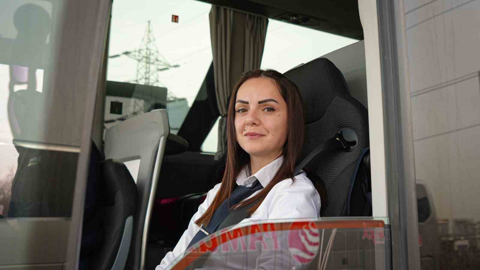 Hostesken otob&uuml;s kaptanı olan Serenay G&ouml;&ccedil;: "Kadınlarımız her alanda olmalı"
