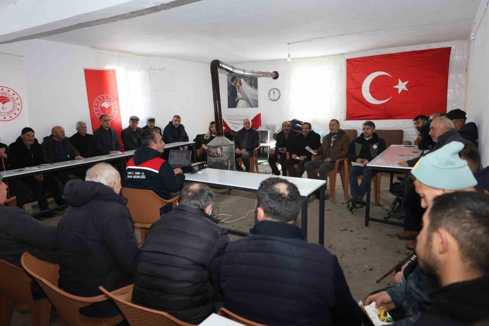 Kars&rsquo;ta Tarım ve Orman M&uuml;d&uuml;rl&uuml;ğ&uuml; &uuml;reticilerle buluşmayı s&uuml;rd&uuml;r&uuml;yor
