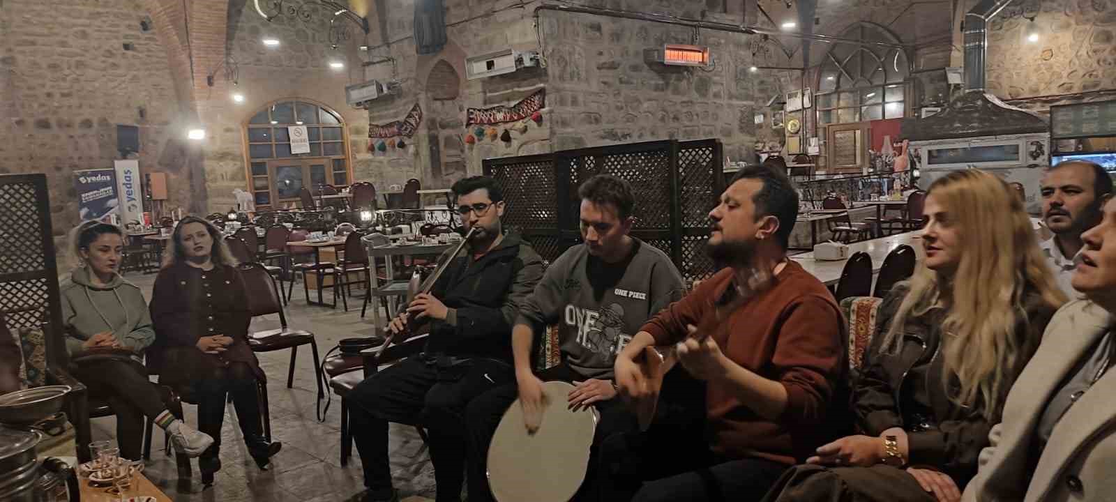 Vezirk&ouml;pr&uuml;&rsquo;de t&uuml;rk&uuml; gecesi
