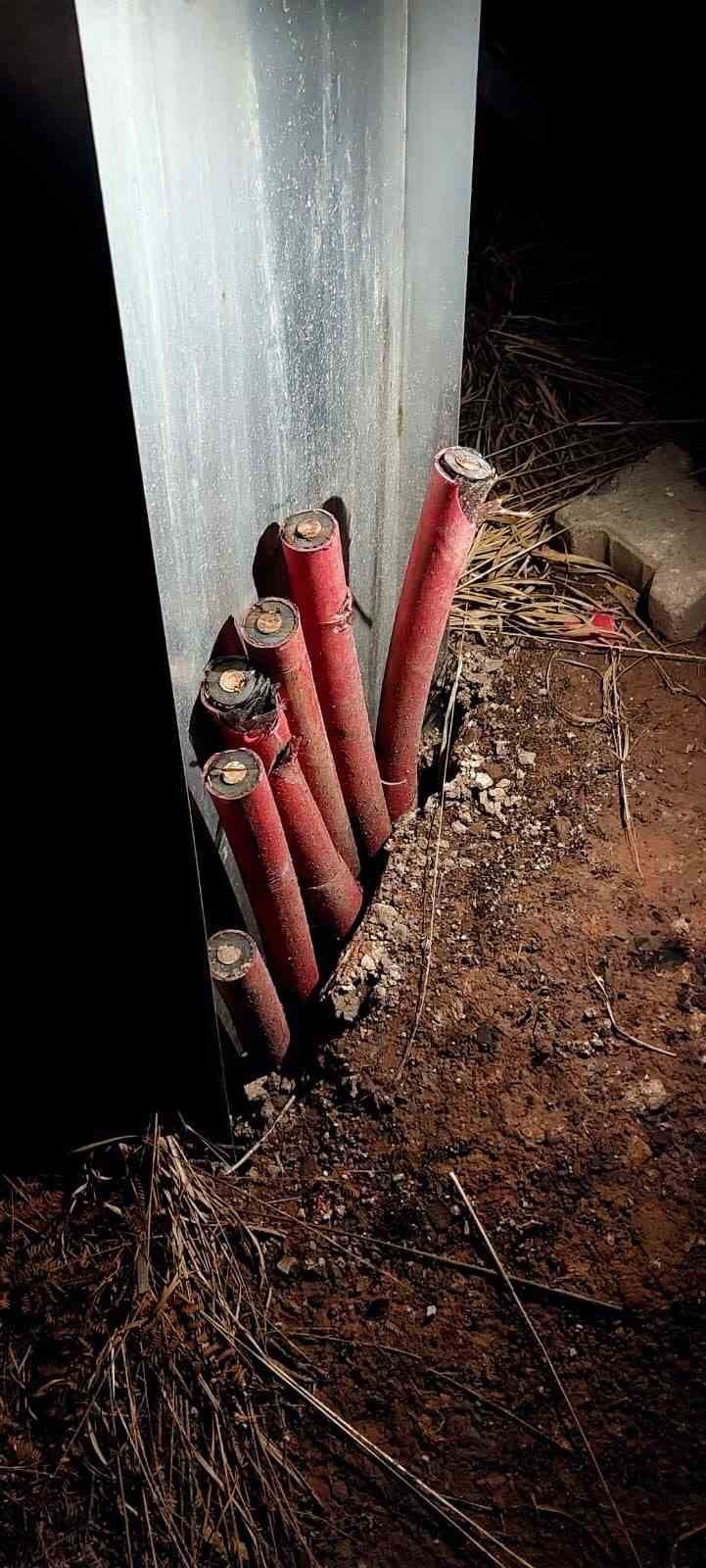 Vin&ccedil; kiralayarak 1 milyon TL&rsquo;lik kablo &ccedil;aldılar
