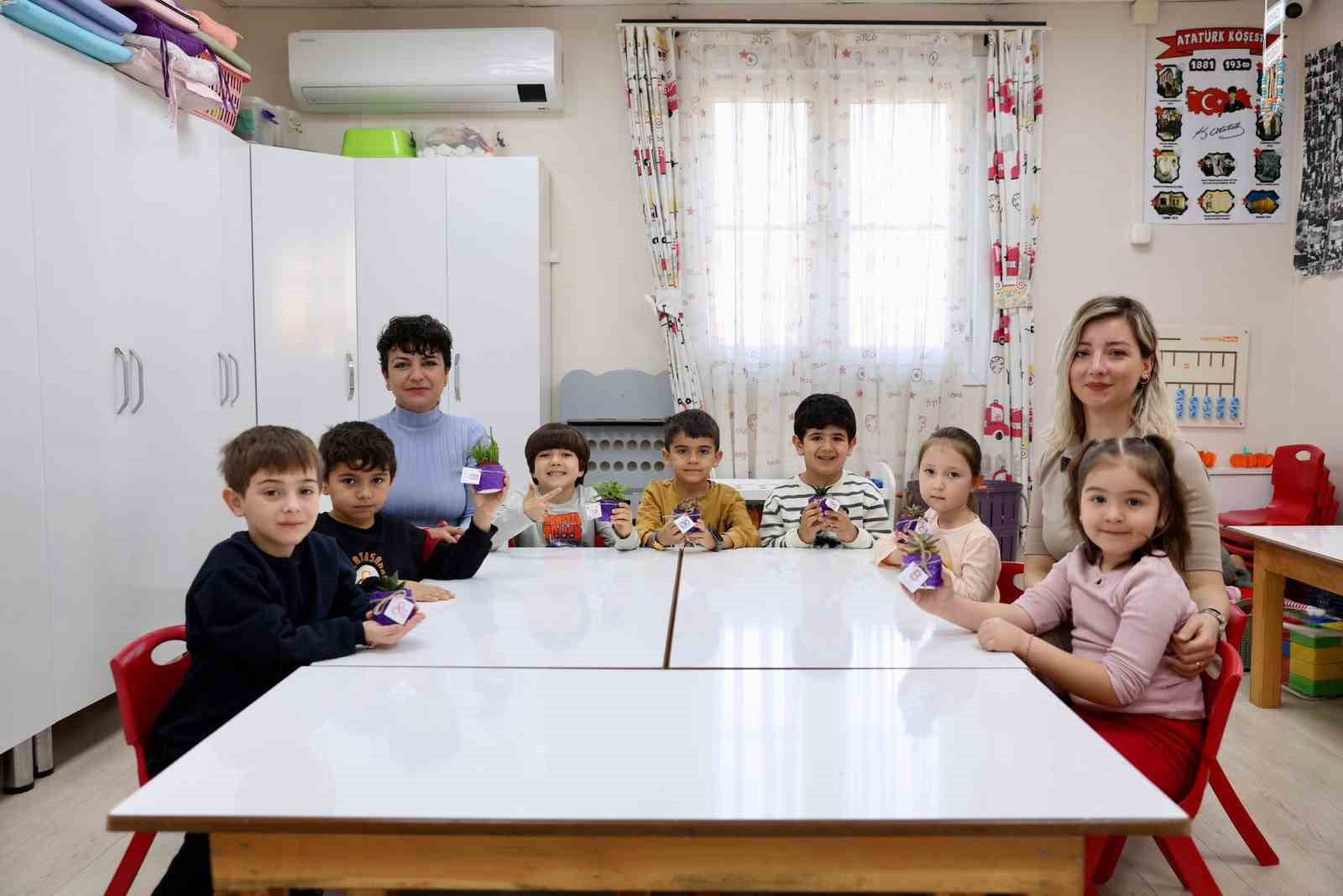 Didim&rsquo;de miniklerden Kadınlar G&uuml;n&uuml;&rsquo;ne renkli dokunuş
