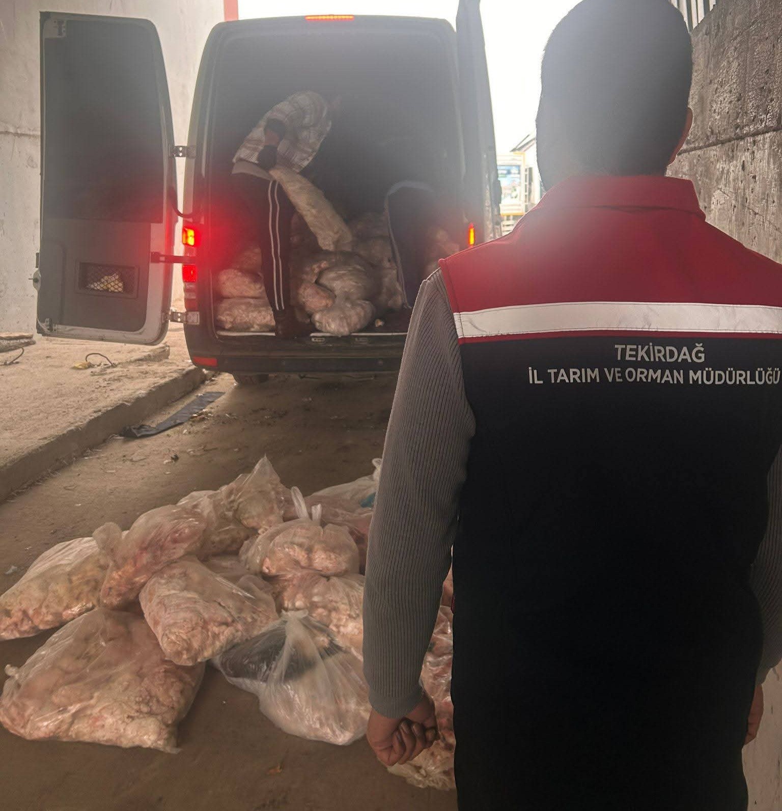 Tekirdağ&rsquo;da etiketsiz 2 bin 800 kilogram hayvansal &uuml;r&uuml;n imha edildi
