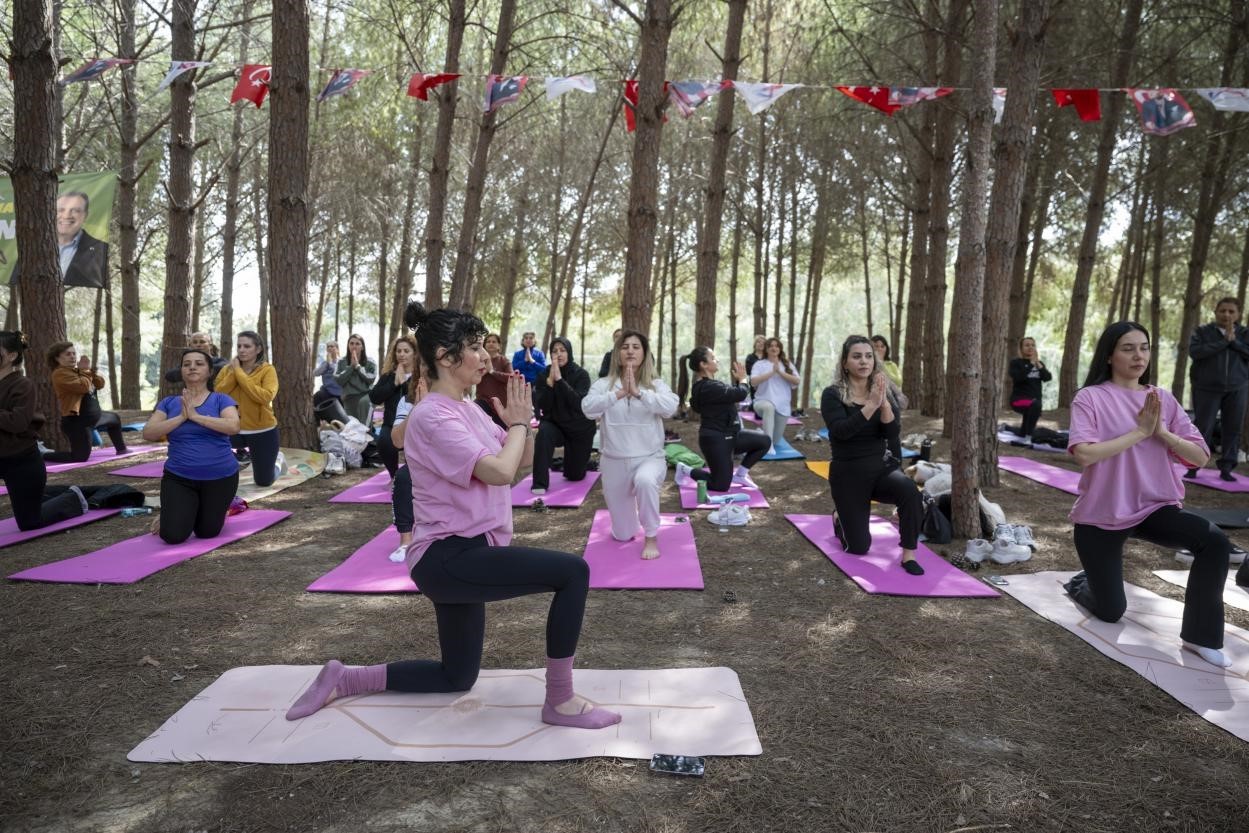 Mersin&rsquo;de kadınlar doğada yoga ve sanatla buluştu
