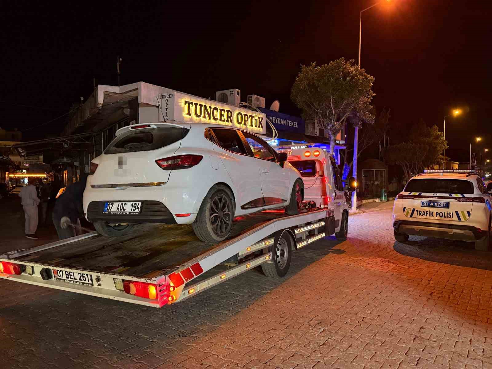 Ehliyetsiz 3.30 promil alkolle direksiyon başına ge&ccedil;ince 200 bin TL ceza yedi
