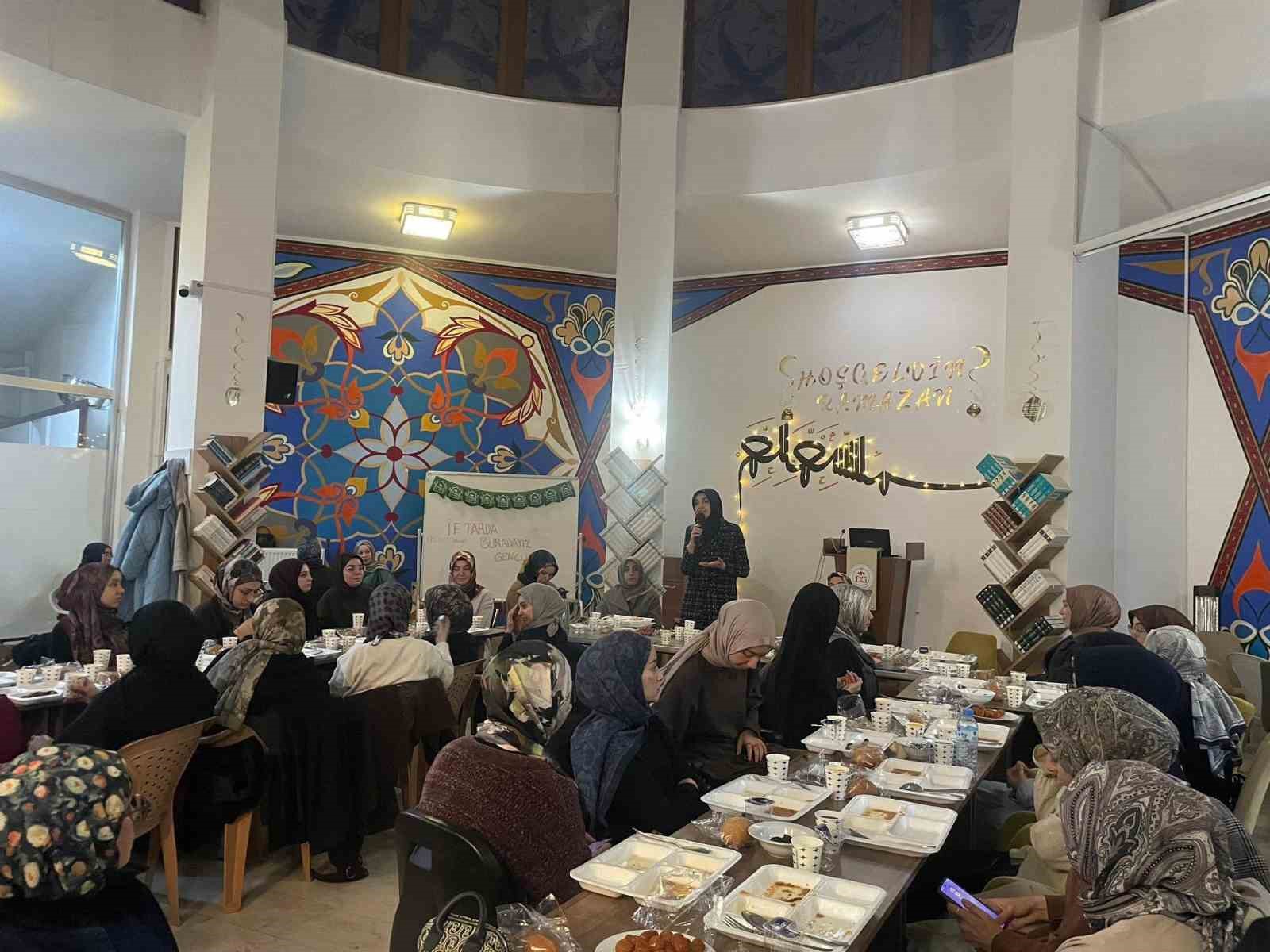 M&uuml;ft&uuml;l&uuml;k personelleri &uuml;niversite &ouml;ğrencileriyle iftarda buluştu
