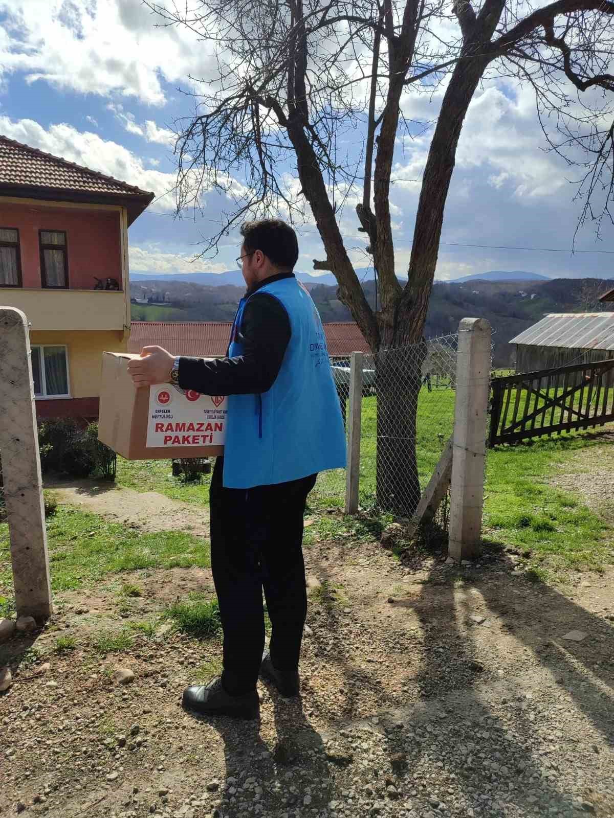 Hayırseverlerin destekleri ihtiya&ccedil; sahiplerine ulaştı
