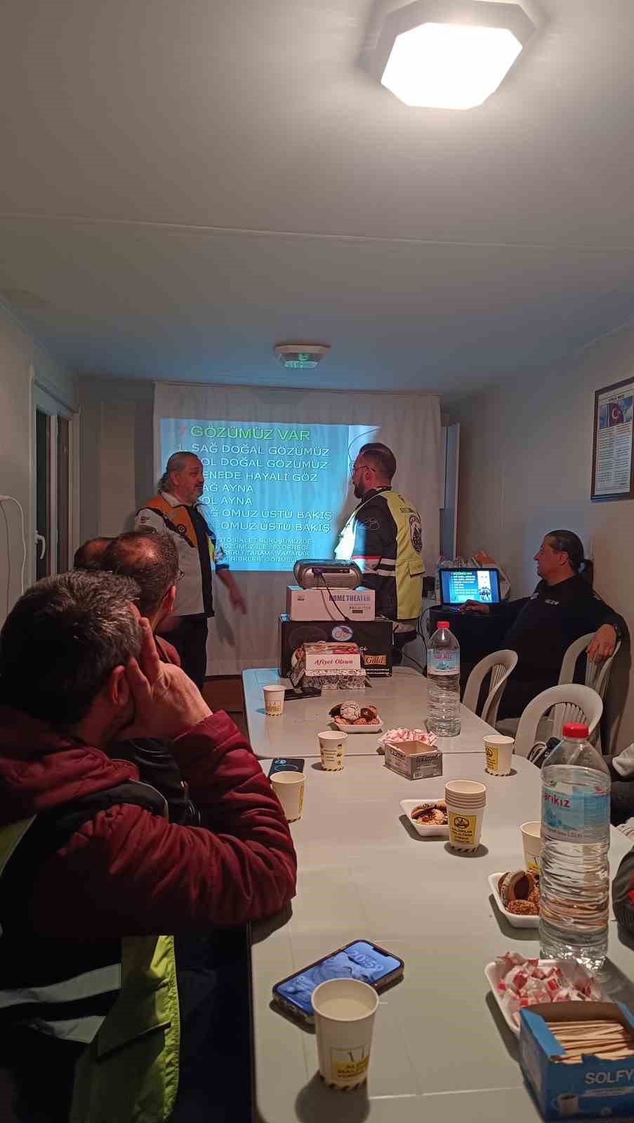 Buldanlı motosiklet s&uuml;r&uuml;c&uuml;lerine &rsquo;g&uuml;venli s&uuml;r&uuml;ş&rsquo; eğitimi
