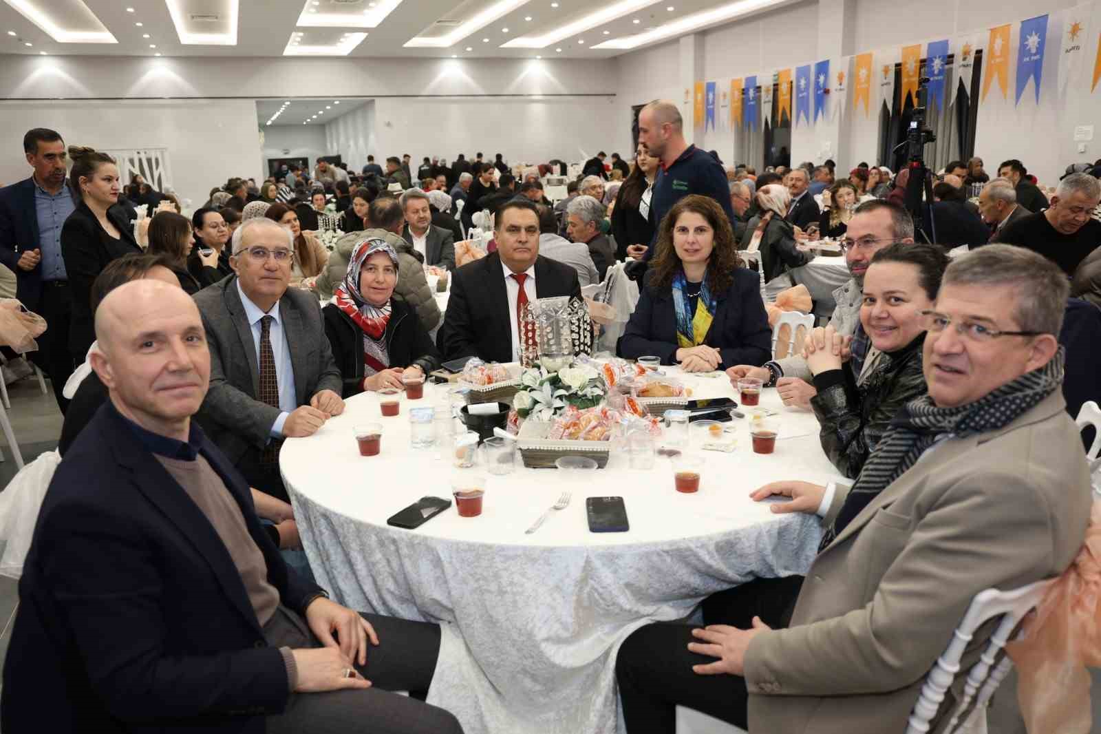 AK Parti &Ccedil;ameli teşkilatı "G&ouml;n&uuml;l Sofrası"nda birlik ve beraberlik mesajı verdi

