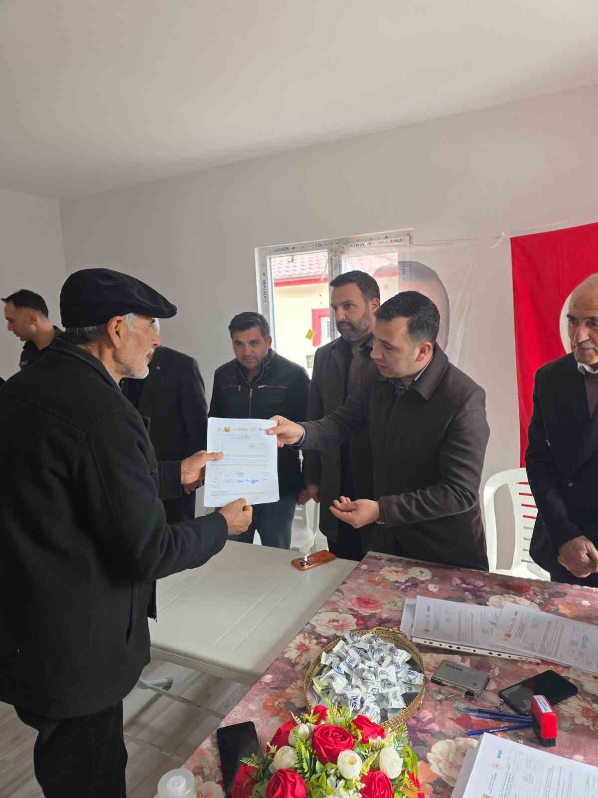 Hamzalar K&ouml;y&uuml;&rsquo;nde deprem evleri teslim edildi
