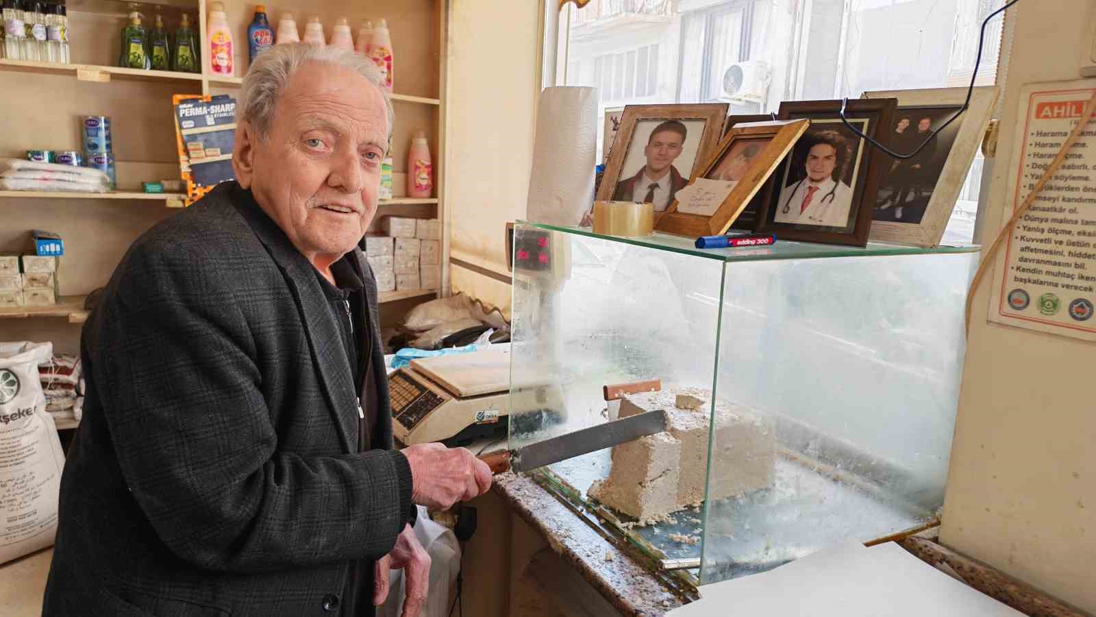 Ramazan geleneği &rsquo;Susamlı helva&rsquo; tezgahlarda
