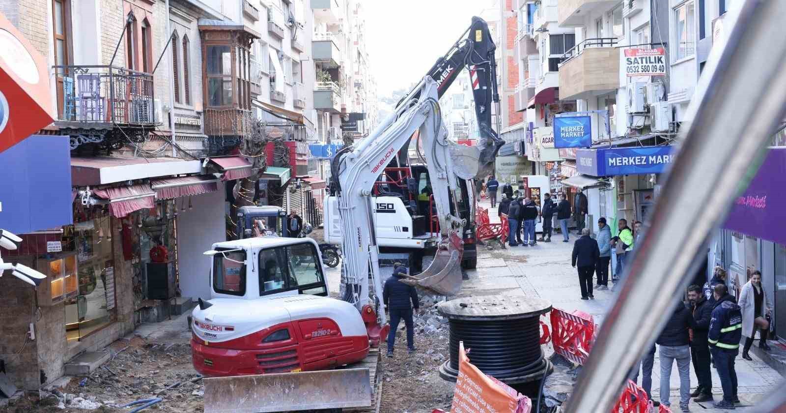 İzmir&rsquo;e tarih damgalı sevgi yolu
