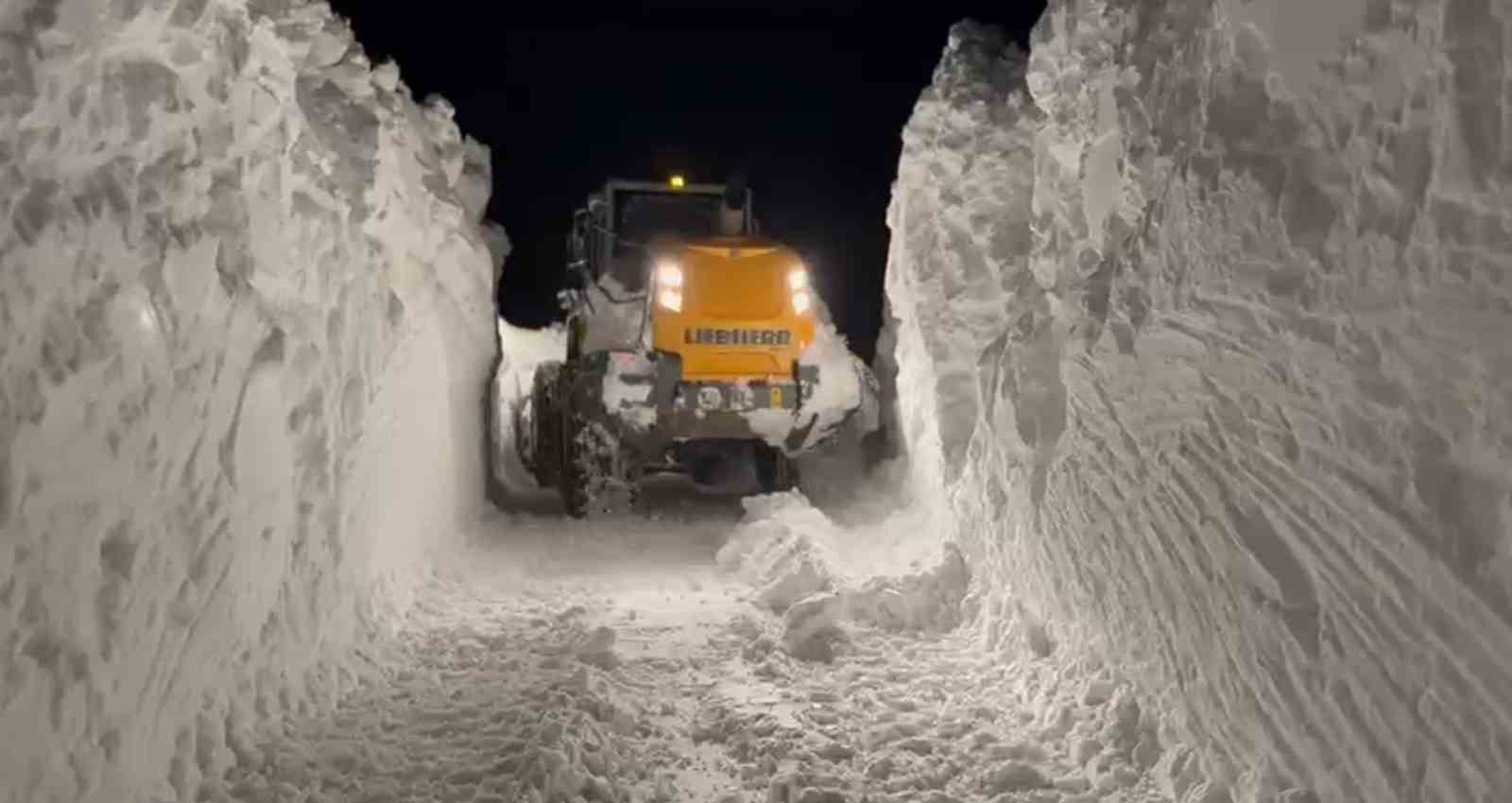 Muş&rsquo;ta 40 k&ouml;y yolu kapandı, mahsur kalan hasta kurtarıldı
