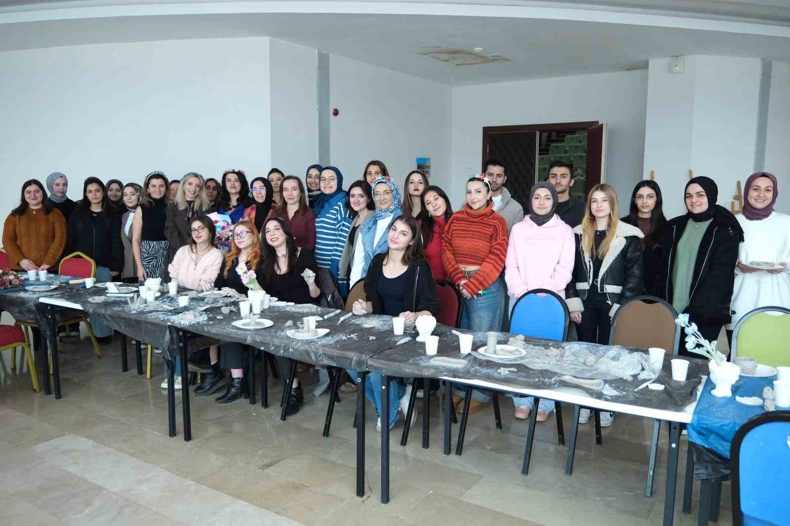 Tokatlı kadınlar kil at&ouml;yesine girip h&uuml;nerlerini sergiledi
