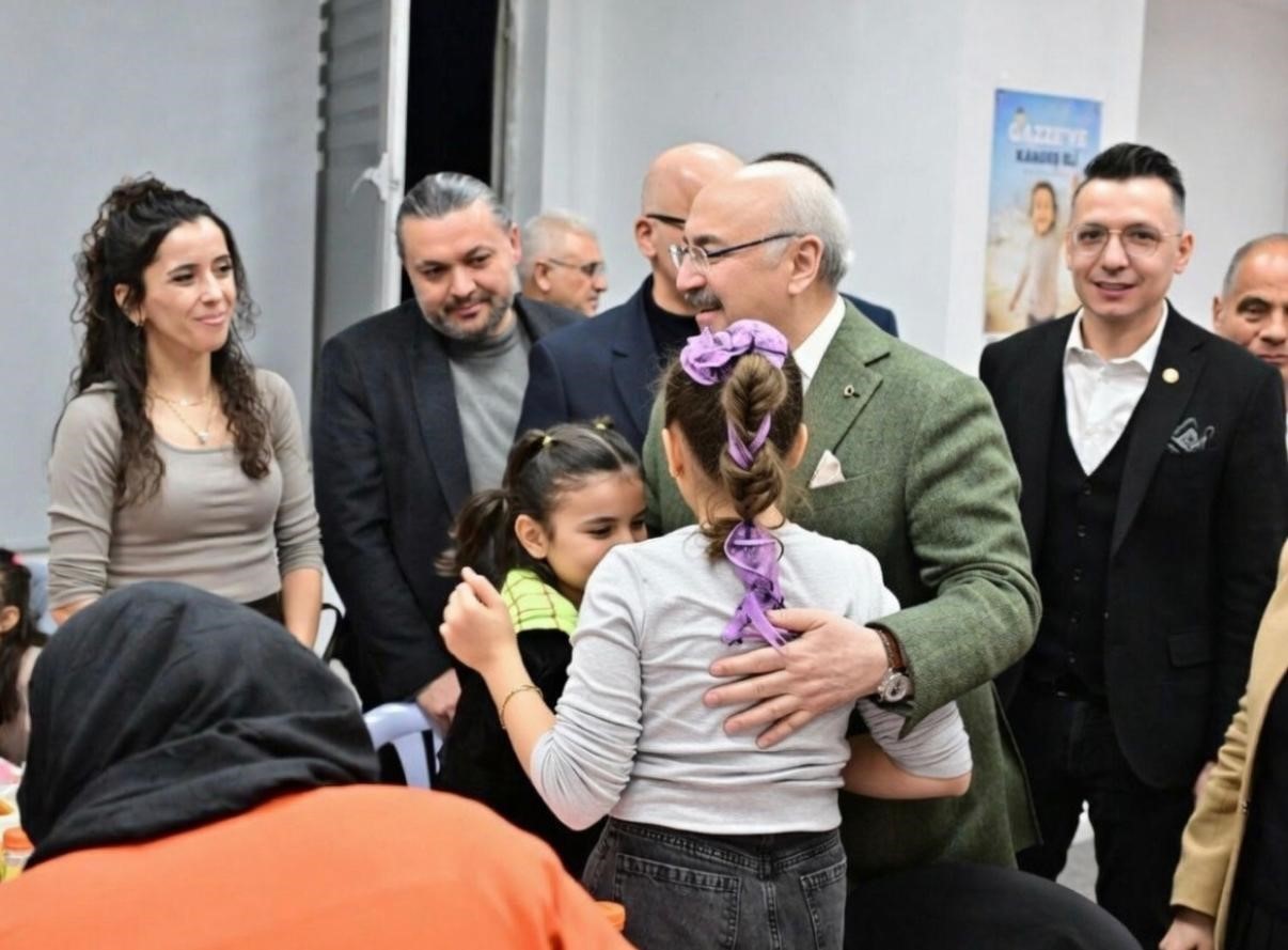 Kızılay 450 &ccedil;ocuğu g&ouml;n&uuml;l sofrasında buluşturdu
