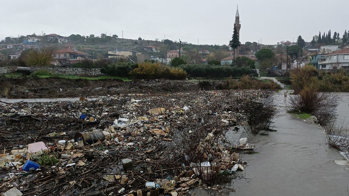 Doğaseverler tarihi taş k&ouml;pr&uuml;ye dikkat &ccedil;ekti
