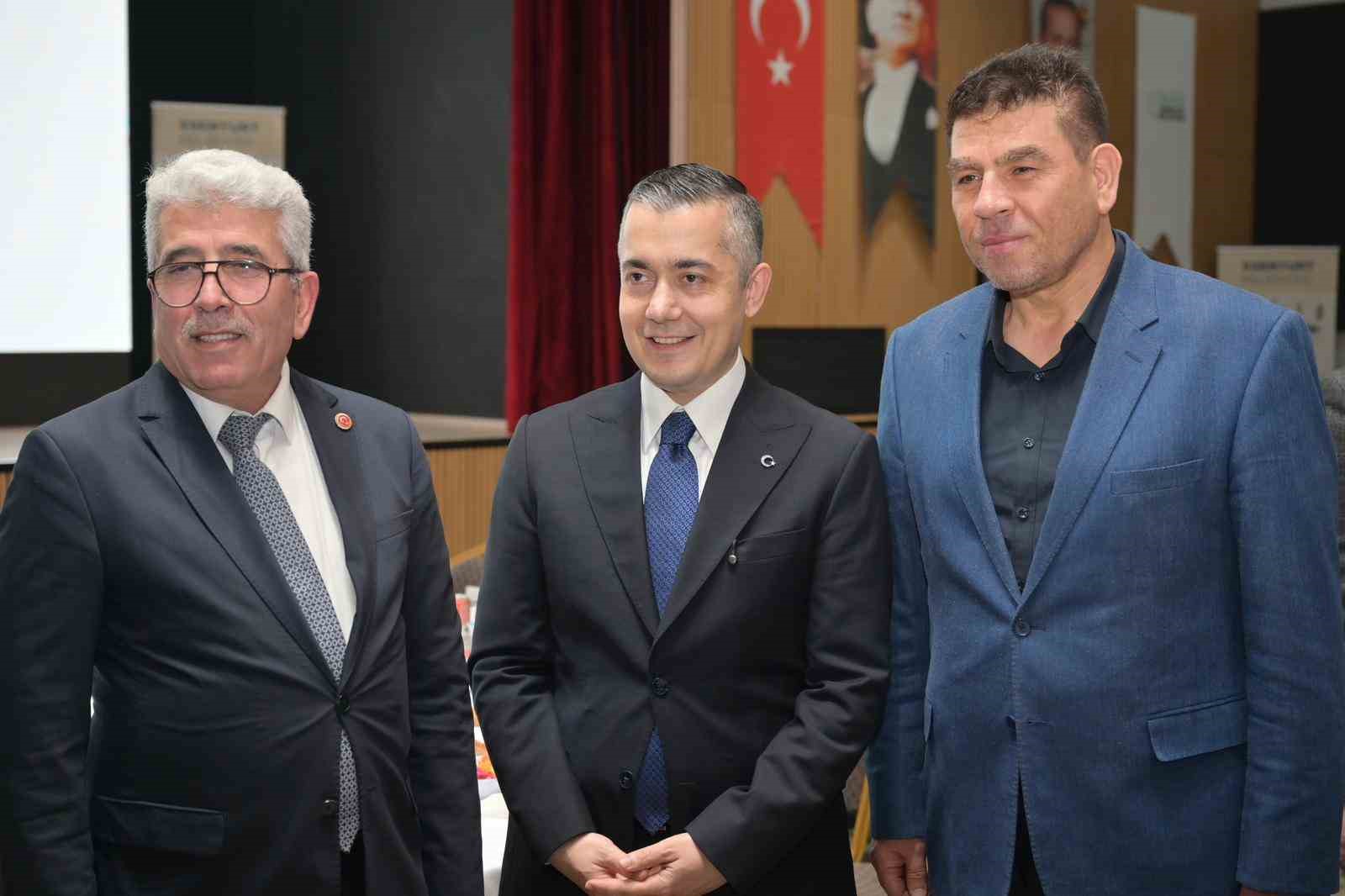 Başkan Vekili Aksoy&rsquo;dan tasarruf hamlesi: Belediye ara&ccedil;ları resmi plakalı olacak
