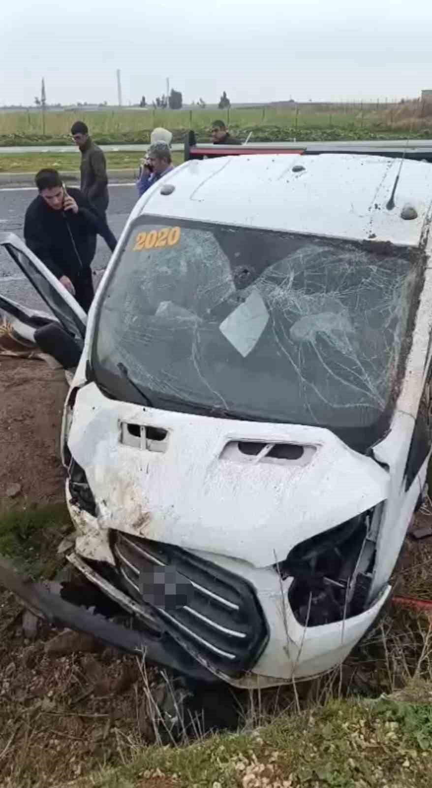 Mardin’de kamyonet tümseğe çarptı: 3 yaralı
