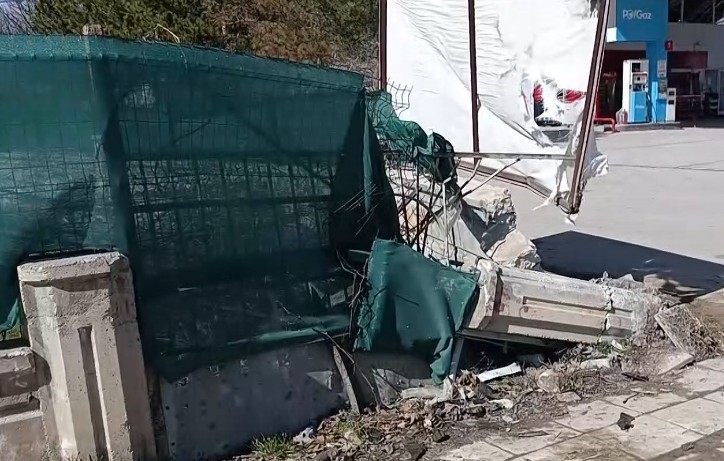 Trafik kazasında hayatını kaybeden gencin amcası: "Kazanın olduğu &ccedil;ukur saatler sonra kapatıldı"
