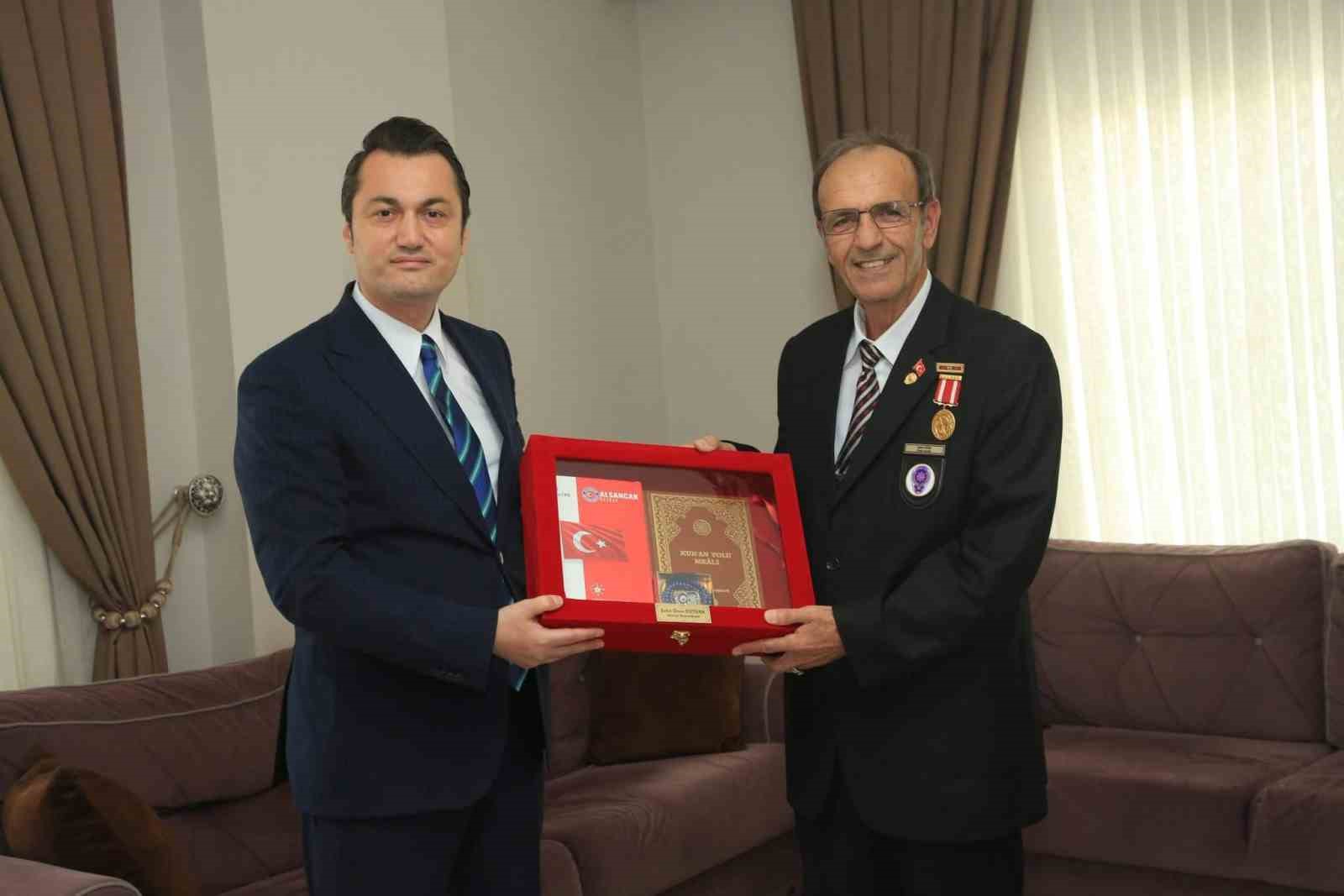 Kaymakam &Ouml;zt&uuml;rk gazilerle bir araya geldi: "Sizlerin &ouml;dediği bedeller sayesinde bu şanlı bayrağımız dalgalanıyor"
