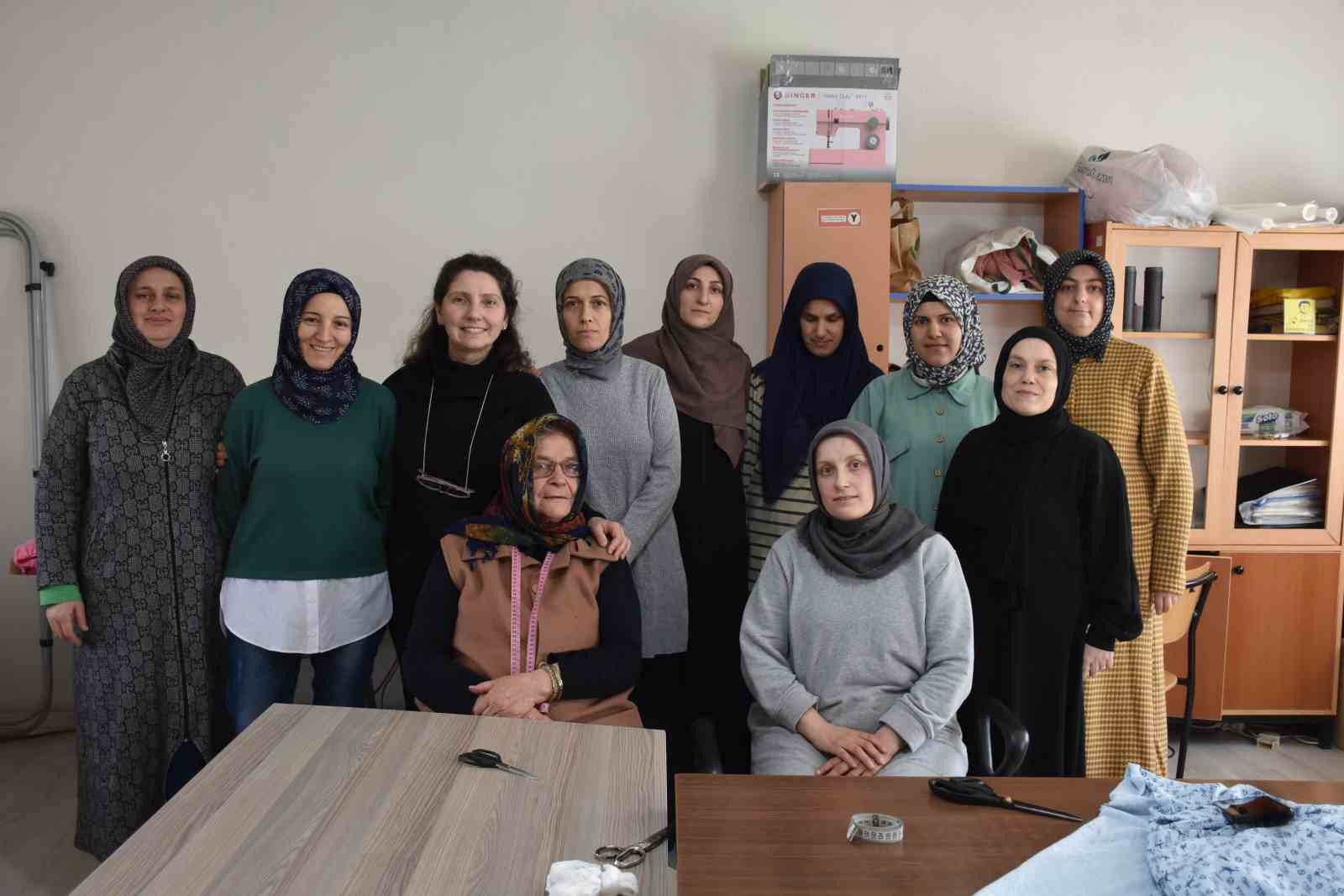 Fedakar annelerin hayatlarına dokunan kurs: Hem &ouml;ğreniyorlar hem sosyalleşiyorlar
