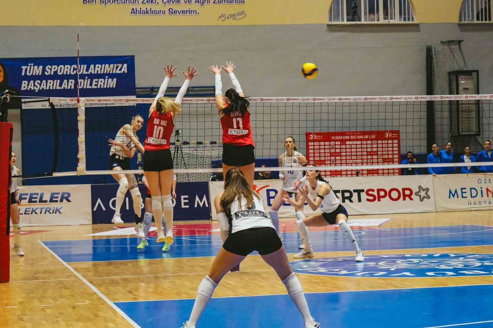 Sultanlar Ligi: Aydın B&uuml;y&uuml;kşehir Belediyespor: 2 - Beşiktaş: 3
