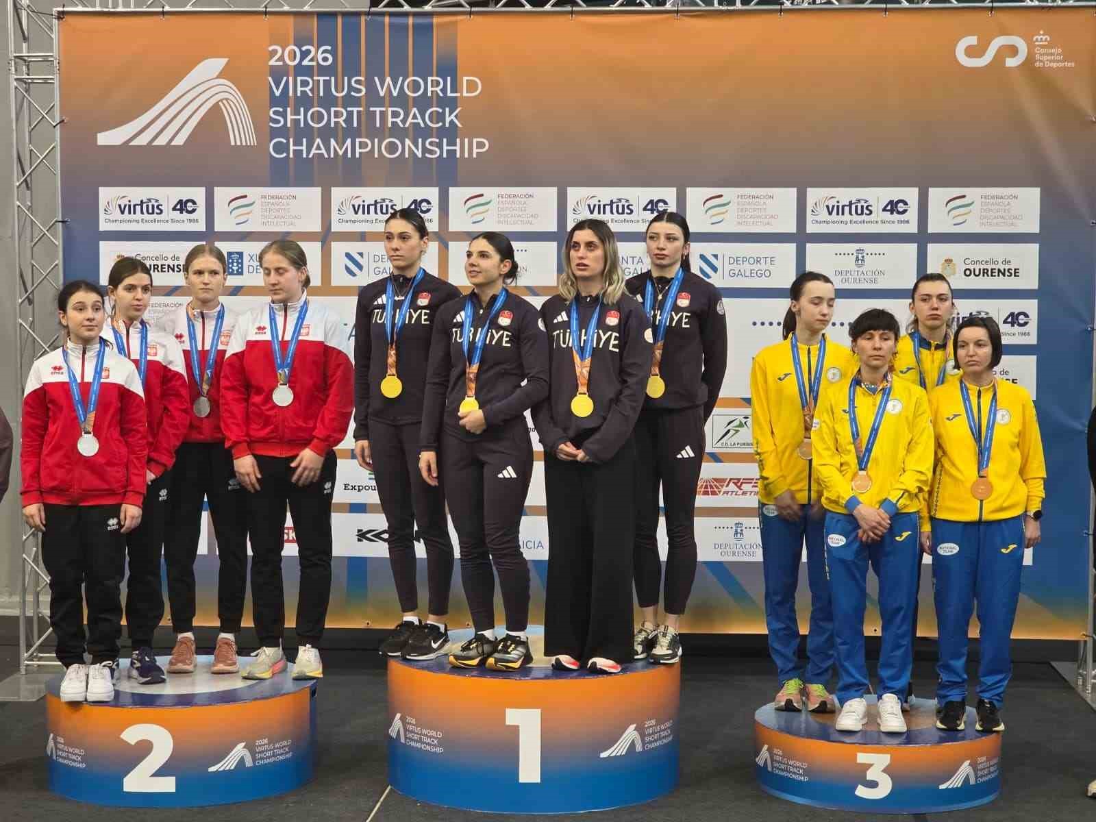 &Ouml;zel sporculardan tarihi zafer
