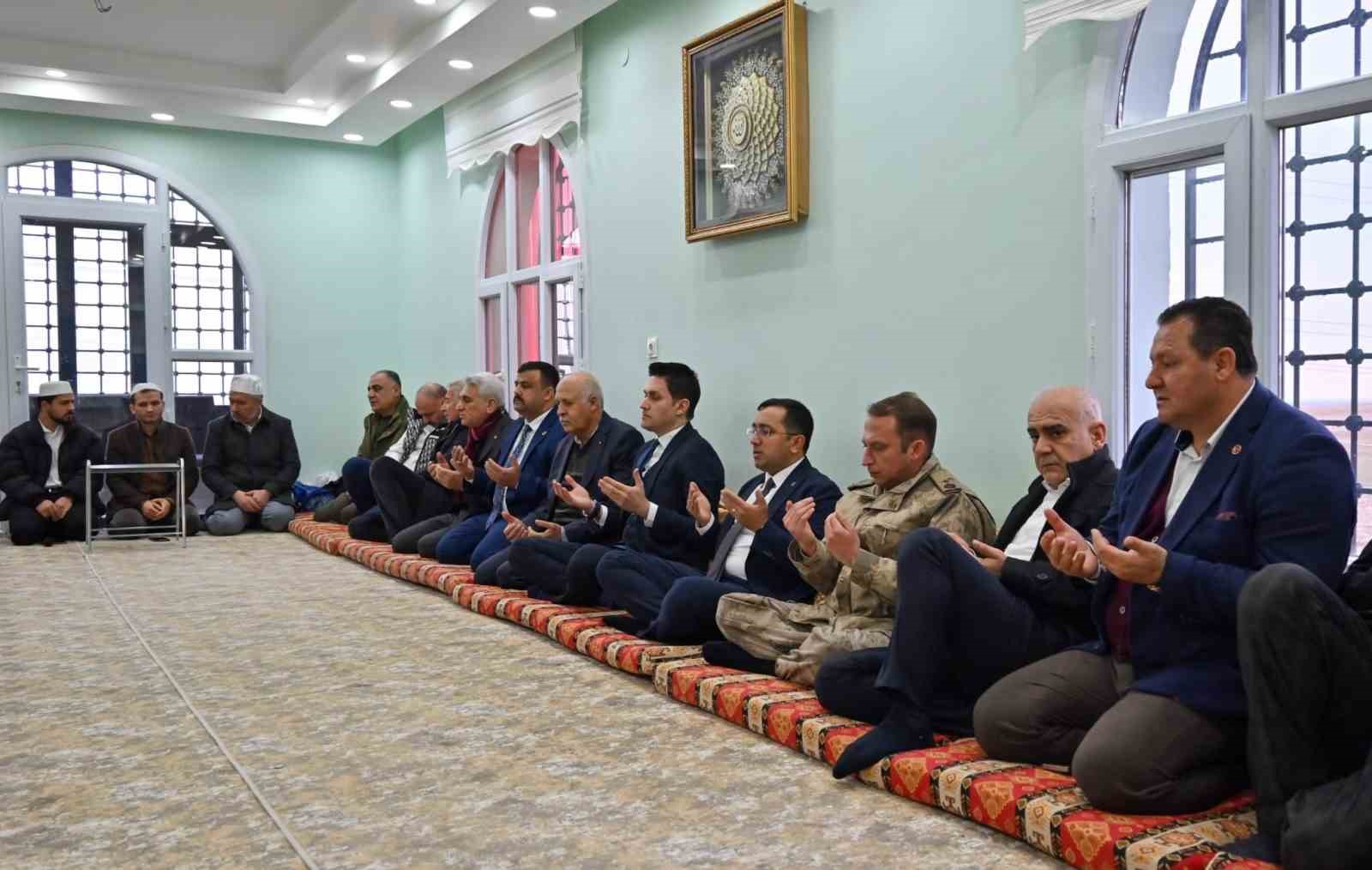 Mardin&rsquo;de 39 yıl &ouml;nce ter&ouml;r &ouml;rg&uuml;t&uuml;n&uuml;n şehit ettiği 8 kişi dualarla anıldı
