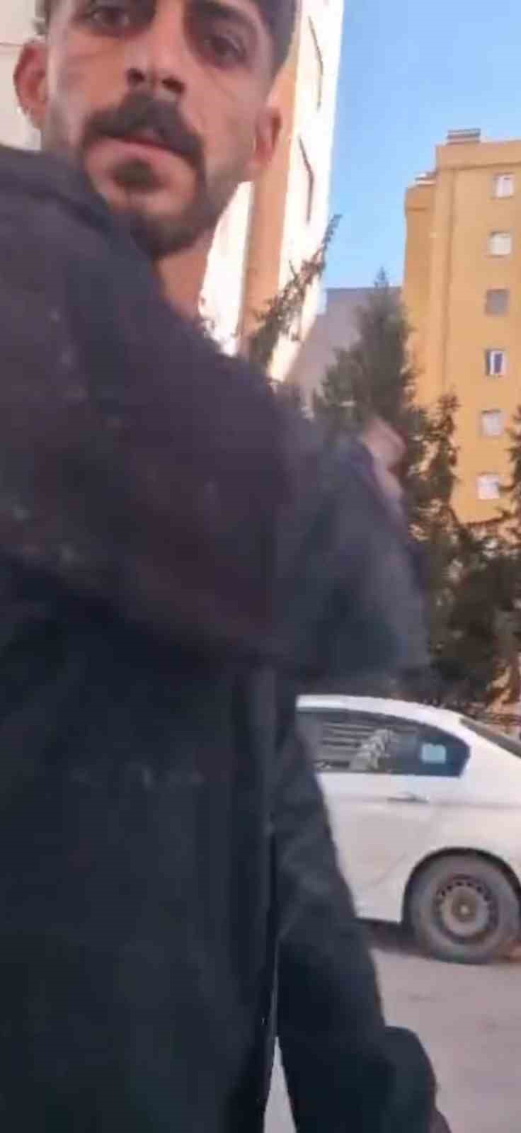 Adana&rsquo;da trafikte ailenin yolunu kesen s&uuml;r&uuml;c&uuml;ye 370 bin TL ceza
