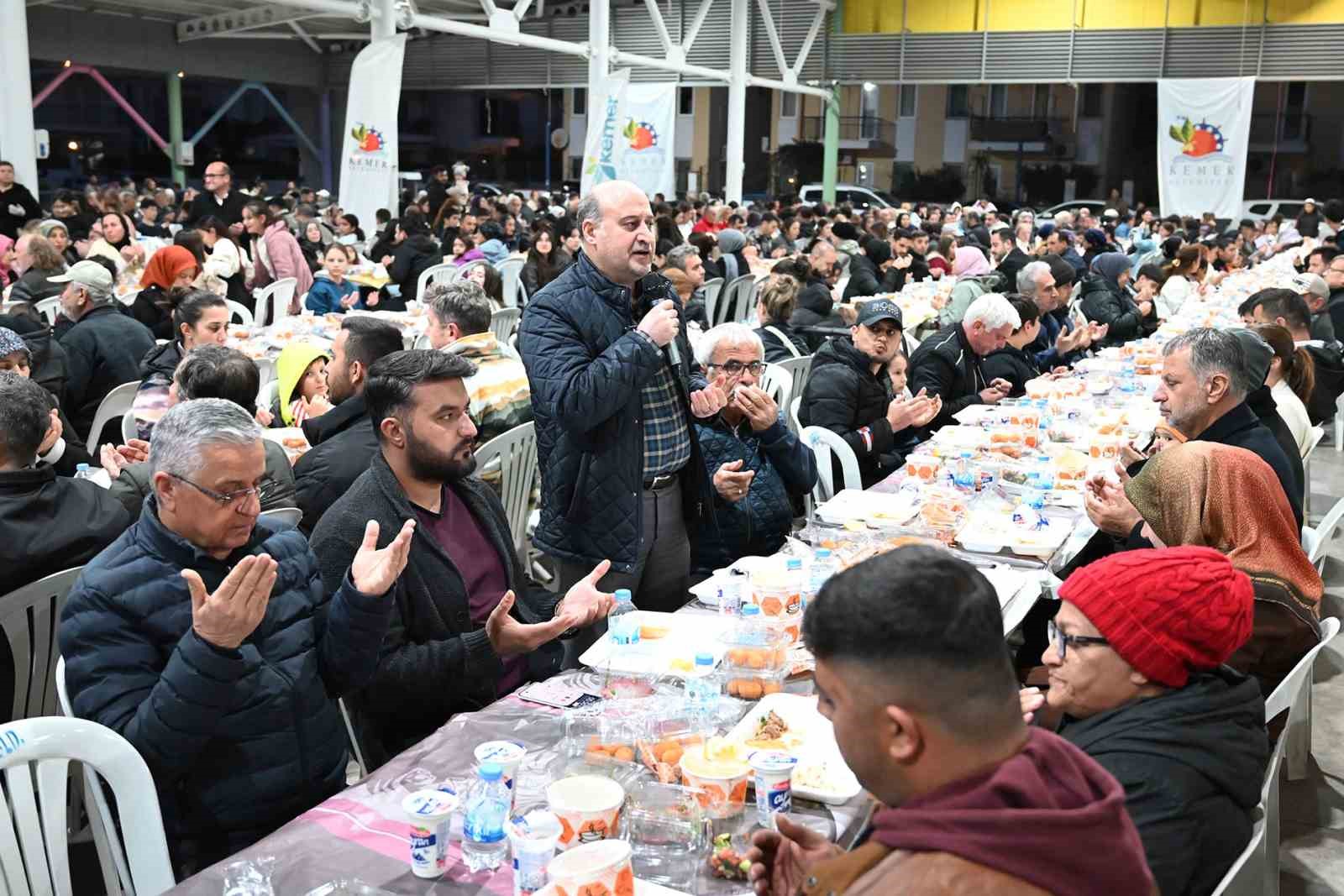 Kemer&rsquo;de iftar sofrası &Ccedil;amyuva&rsquo;da kuruldu
