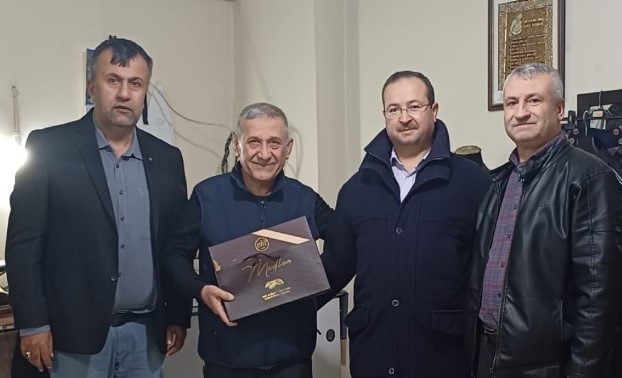Tavşanlı&rsquo;da 40 yılı aşkın esnafa ziyaret ve hediye
