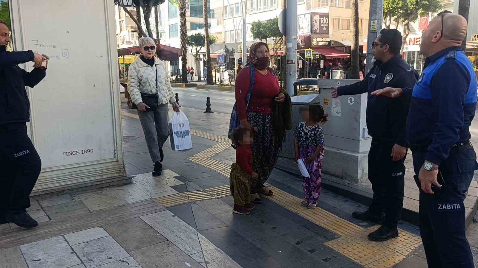 Zabıtaya dilenirken yakalanan dilenci, &lsquo;Yetişin taciz ediyorlar&rsquo; diyerek ka&ccedil;maya &ccedil;alıştı
