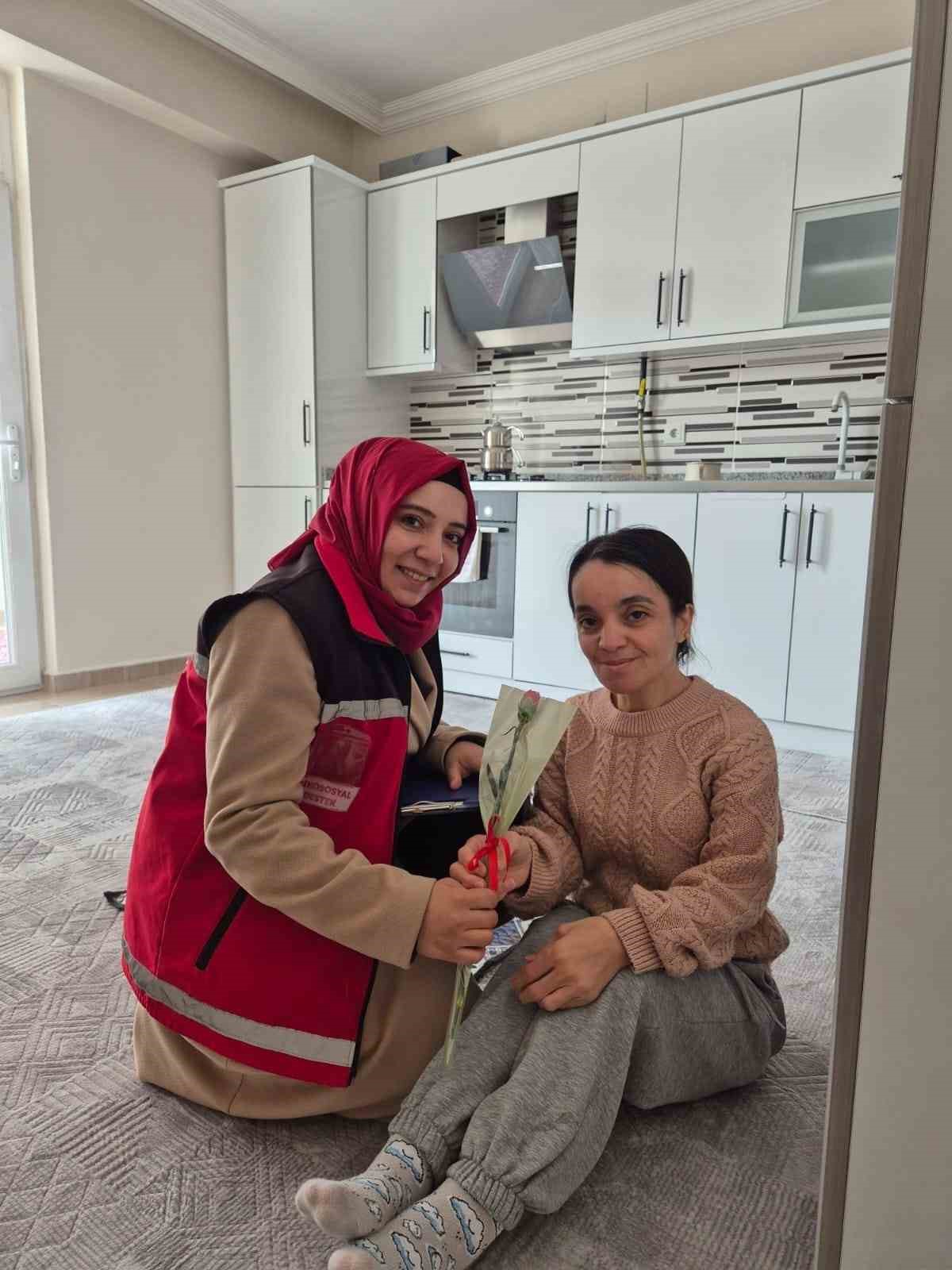 &Ouml;zel &ccedil;ocuklu annelerin kadınlar g&uuml;n&uuml; kutlandı
