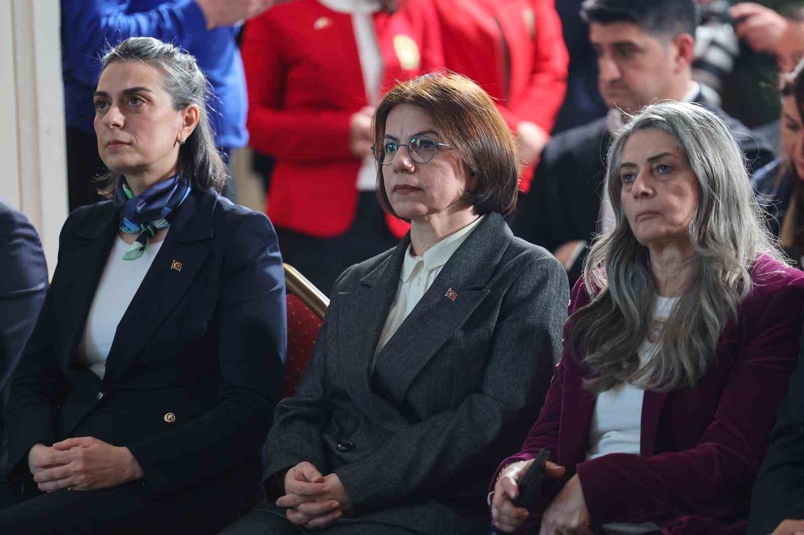 İstanbul&rsquo;daki belediyeler kadınlar i&ccedil;in g&uuml;&ccedil;lerini birleştirdi: Başkan K&ouml;ymen protokole imza attı
