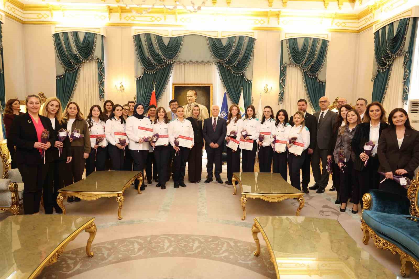 Bursa&rsquo;nın rayları kadınlara emanet
