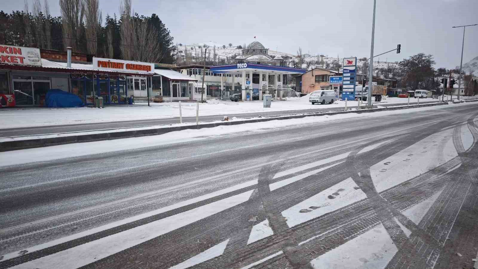 Malatya&rsquo;nın y&uuml;ksek kesimlerinde kar yağışı etkili oluyor
