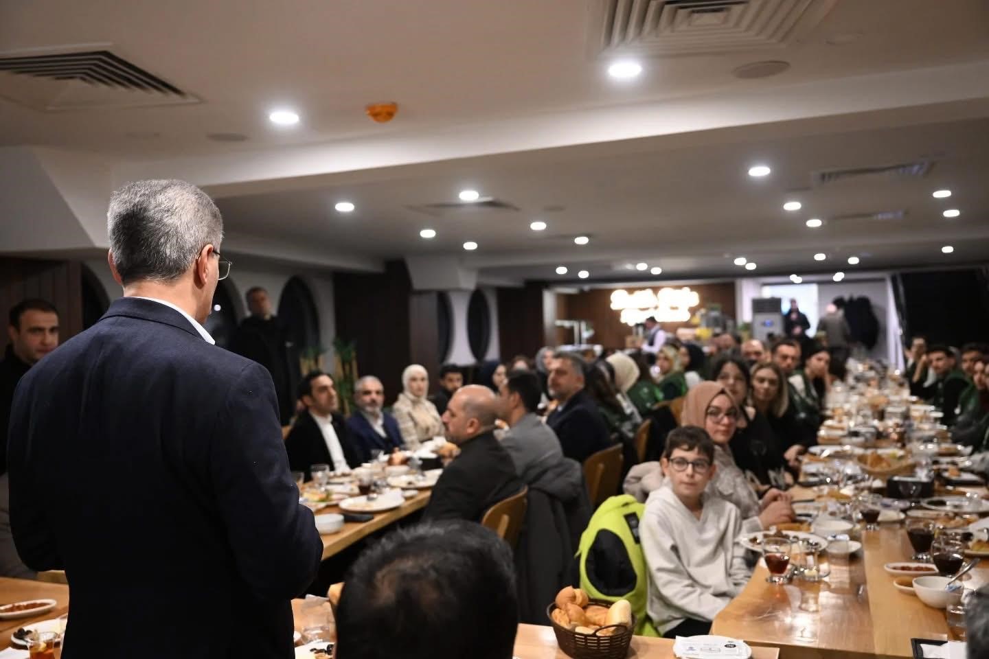 Vali Baruş, Yeşilay&rsquo;ın iftar programına katıldı
