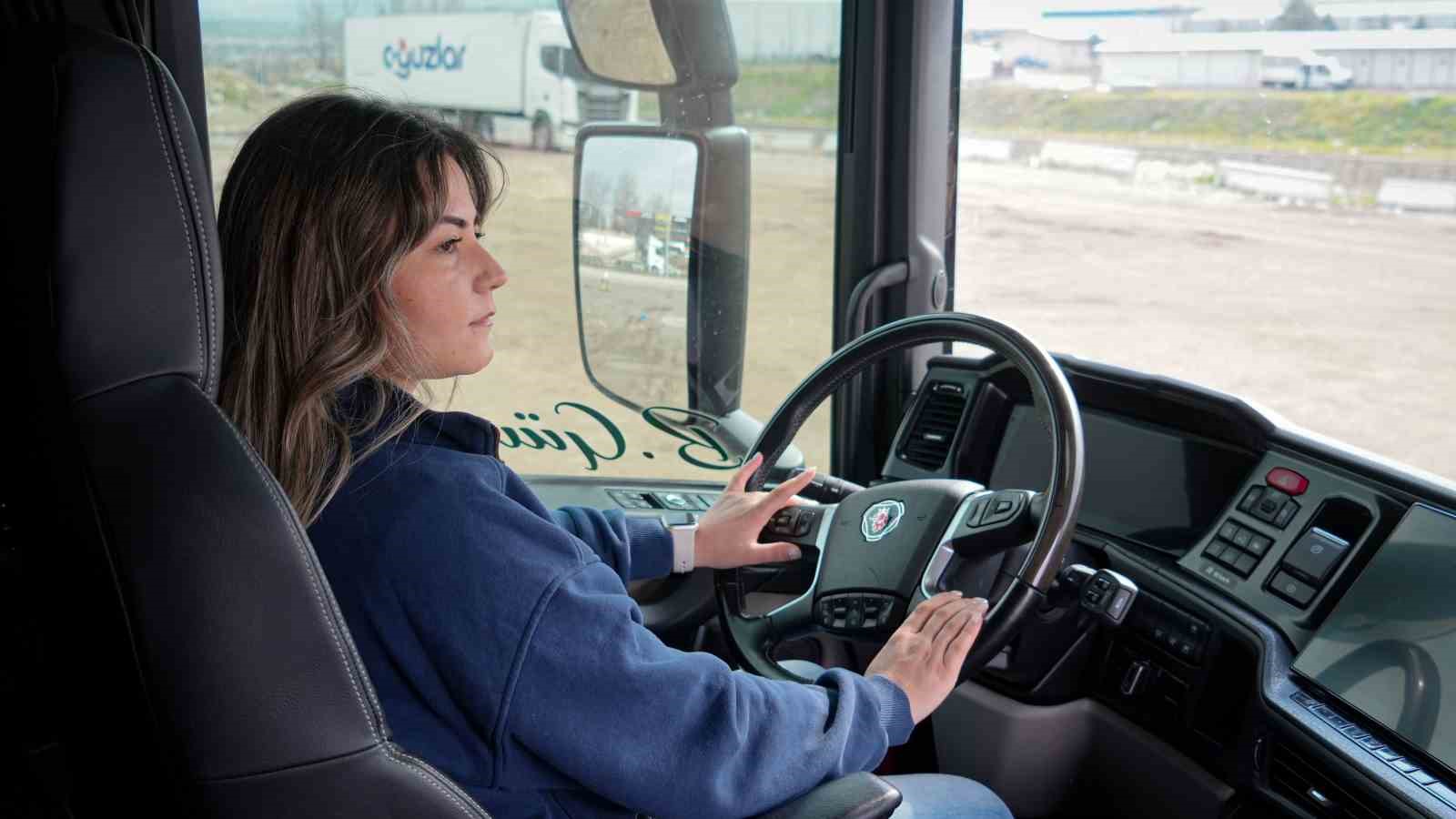 Sıradan hayatından sıkılan gen&ccedil; kadın uzun yol tır şof&ouml;r&uuml; oldu
