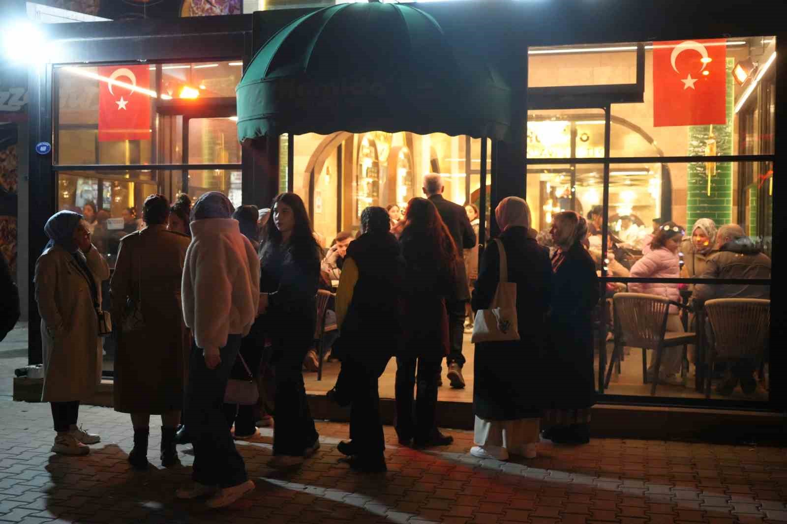 Gaziantep&rsquo;te baklava kampanyası kuyruk oluşturdu
